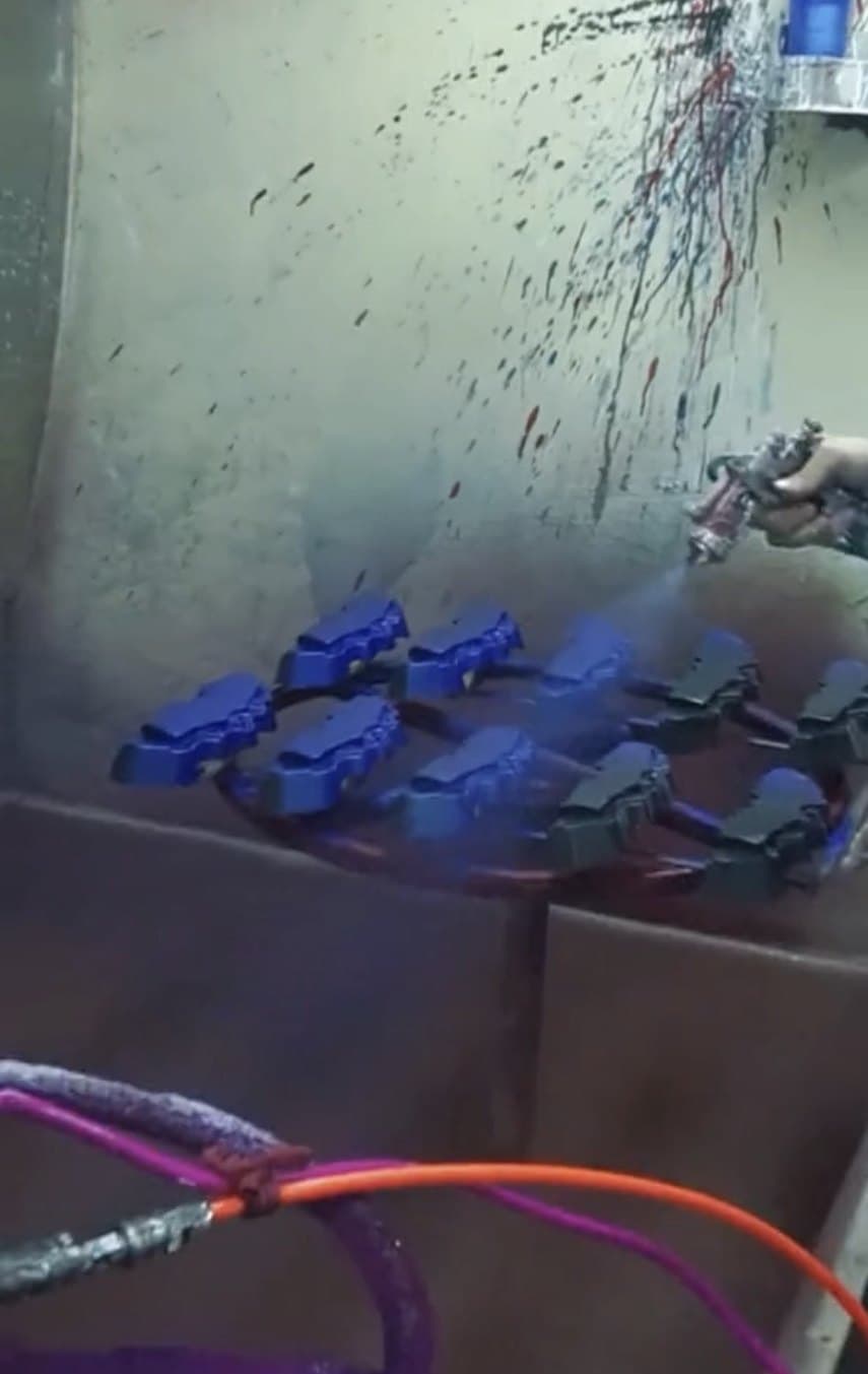Spray painting process for decorative brake caliper cover surface color